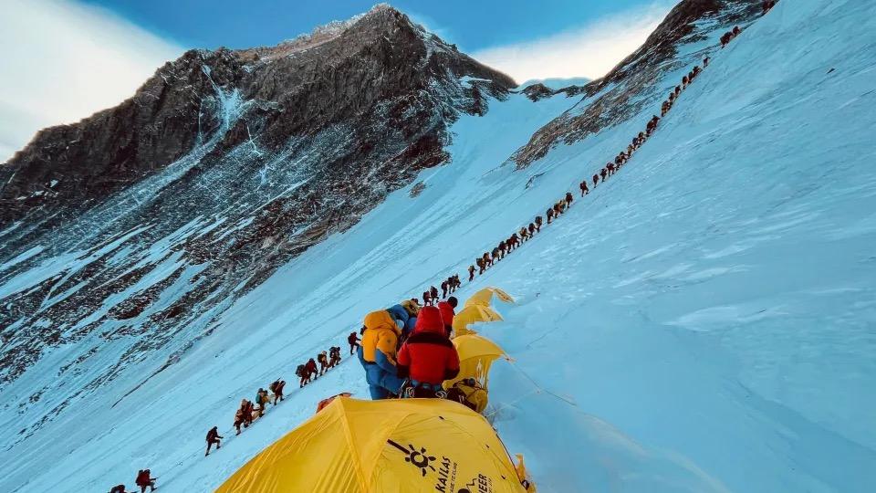 景点推荐|珠穆朗玛峰2023年死亡人数创纪录，攀登者的终极梦想还是致命陷阱