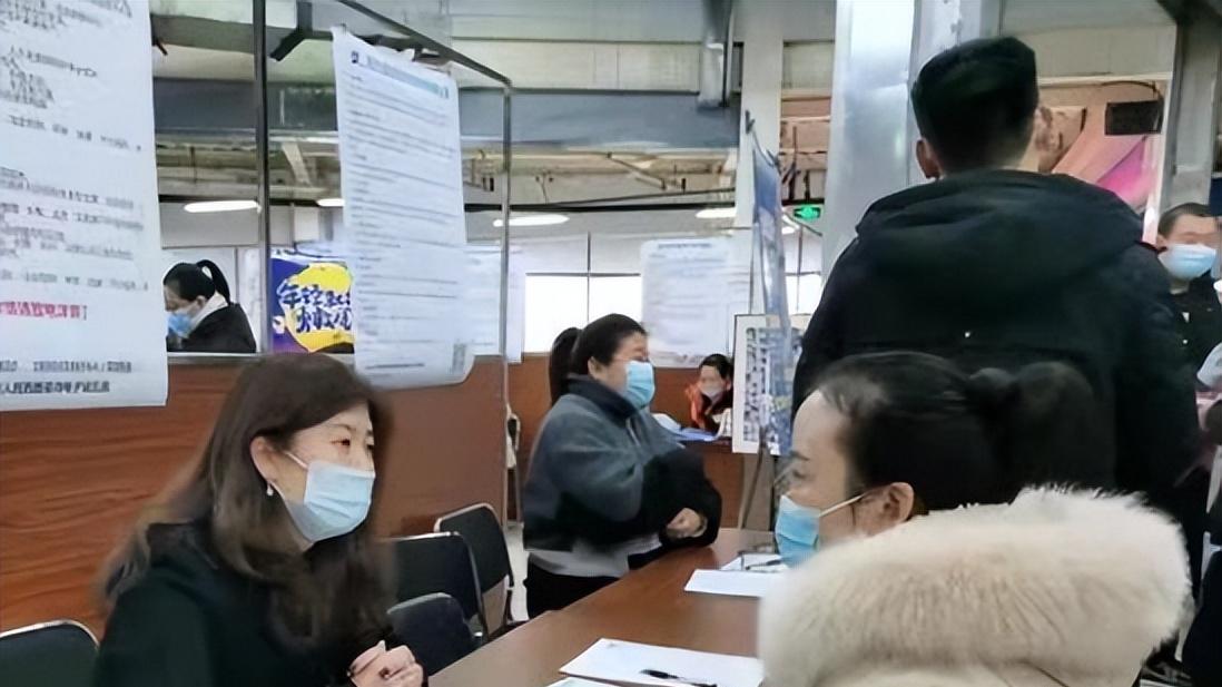 社保|社保退保现象增加，年轻人：既然离躺平遥遥无期，不如活在当下