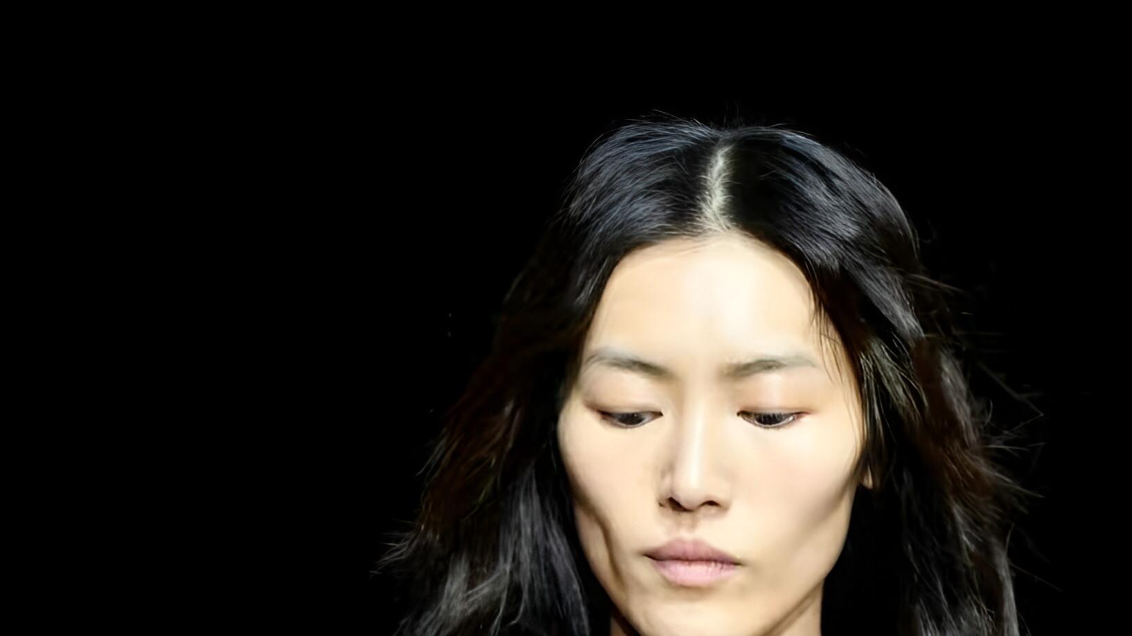 刘雯|刘雯走秀身形太过消瘦惹争议，回应是因拔过智齿