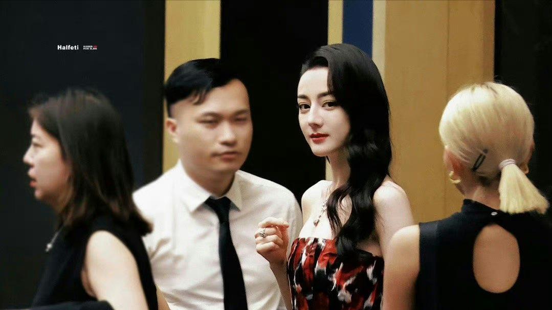 宝格丽闹这么大，没有一个艺人解约，都是被某些人惯出来的毛病