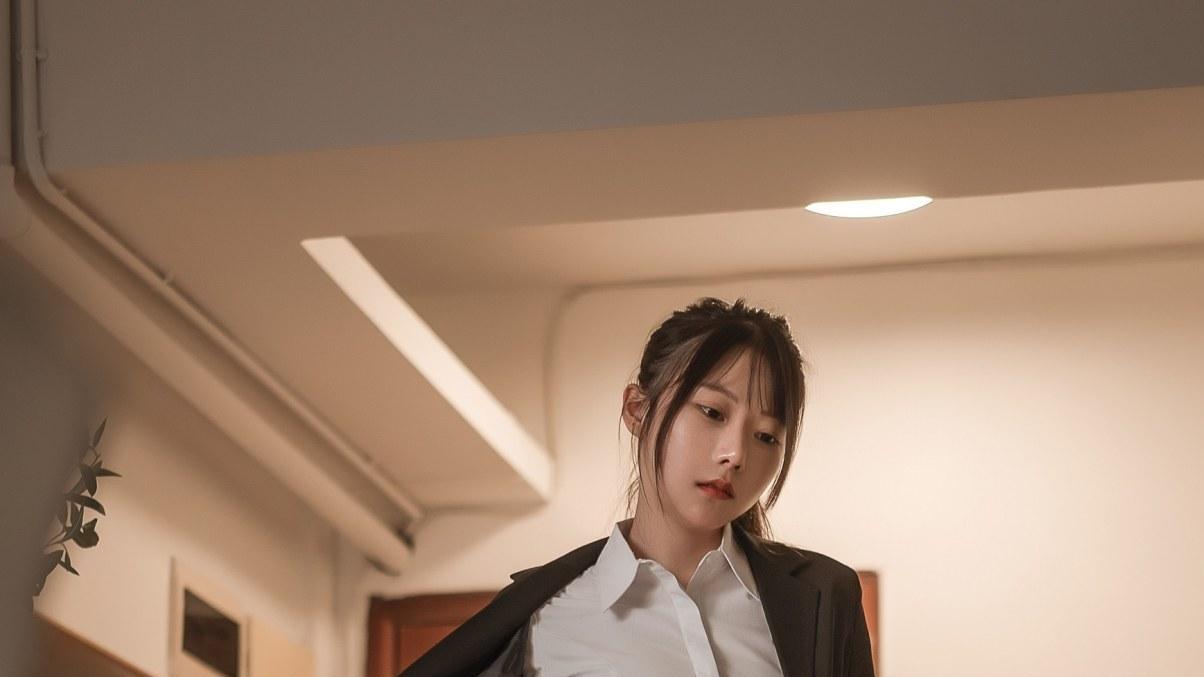 李佳琦|职场女性人手一件的经典西装套装，穿出时髦气质美