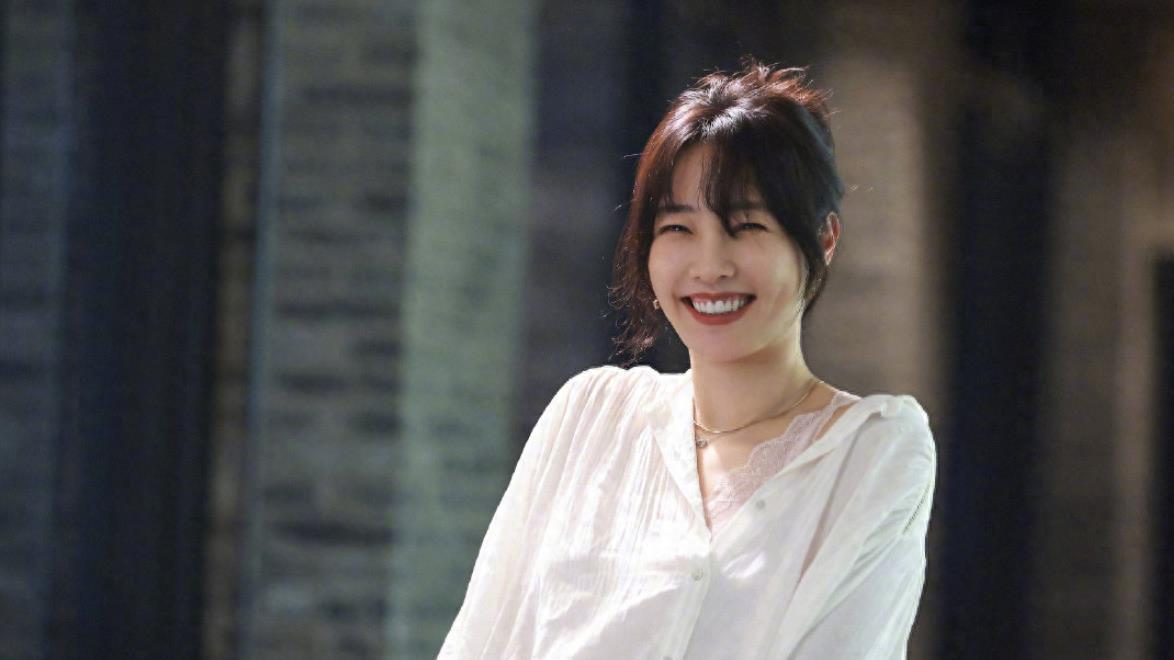 白百何的粉色蕾丝打底，竟让她彻底翻红，网友：这都能行？