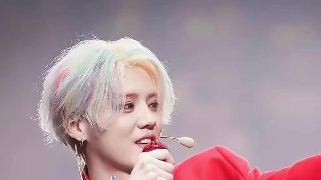 鹿晗演唱会演唱爆火，果然顶流还是顶流，沉淀三年归来仍是少年