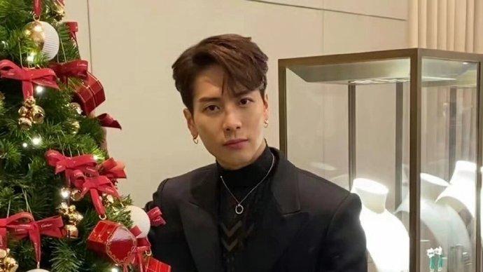 |《热血街舞团》中的何猷君给王嘉尔打电话，两人的对话太燃了！