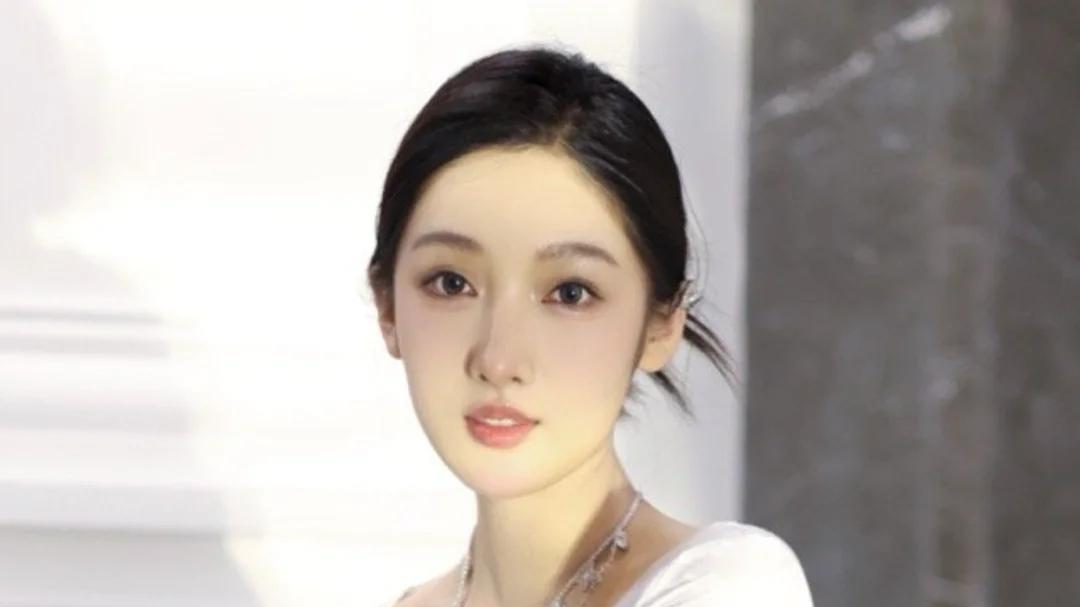 都美竹颜值是真高，但化妆前后的差距也是真大，是天生还是美颜？