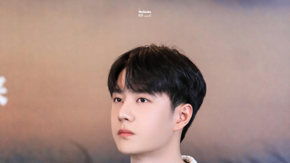 抖音|王一博做客李佳琦直播间，秒没80万张券，粉丝：剧组需要李佳琦！