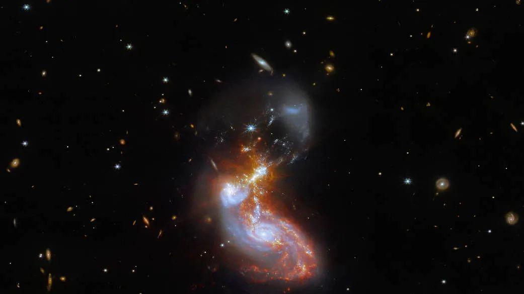 詹姆斯·韦布空间望远镜拍摄到混沌宇宙的碰撞