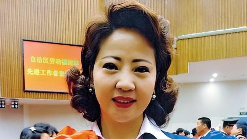 程序员|时隔160天，“最美副局”李少莉亮相重要会议，侧颜照细节流出