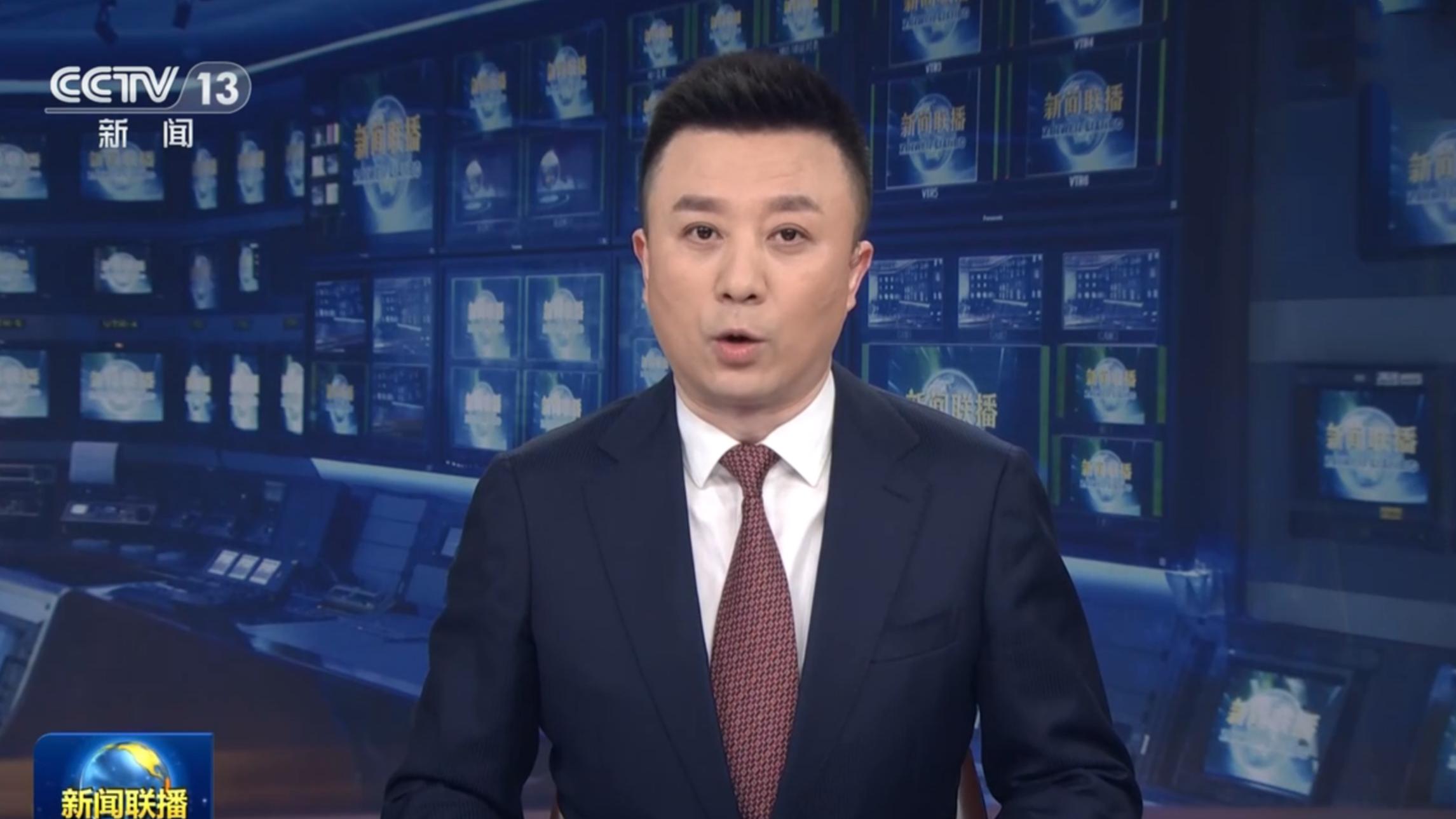 潘涛|?央视《新闻联播》要播报急稿，主播潘涛长时间低头念稿