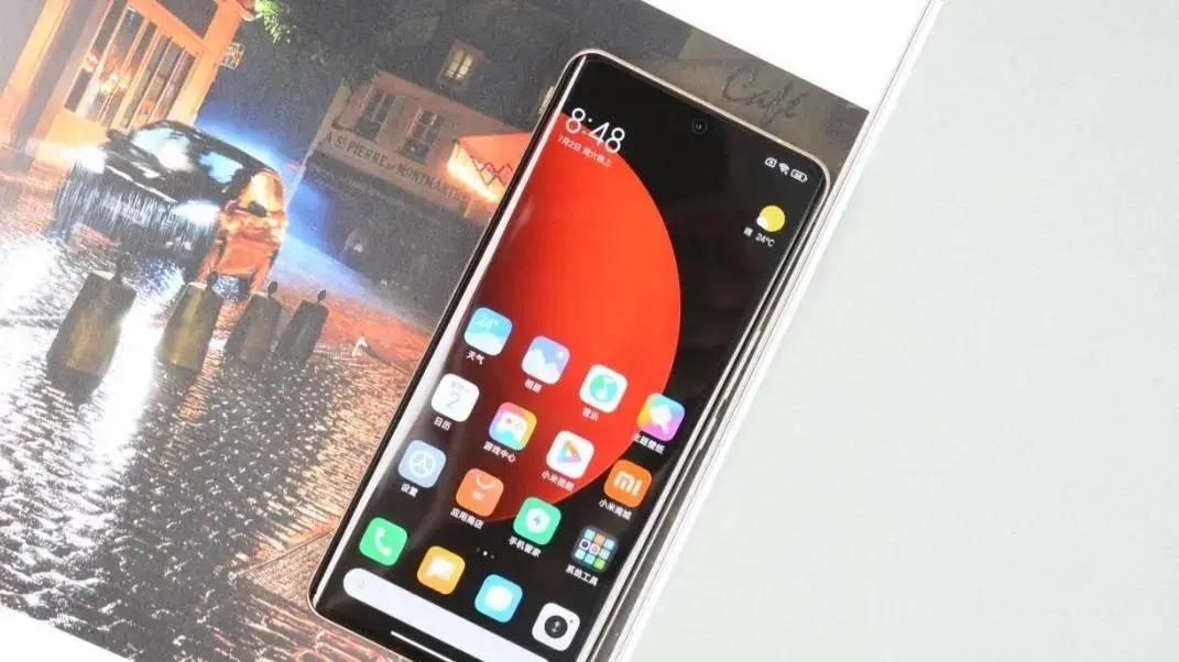 Linux|发布六个月下跌1050元，12GB+256GB+E5屏，120倍变焦旗舰加速清仓