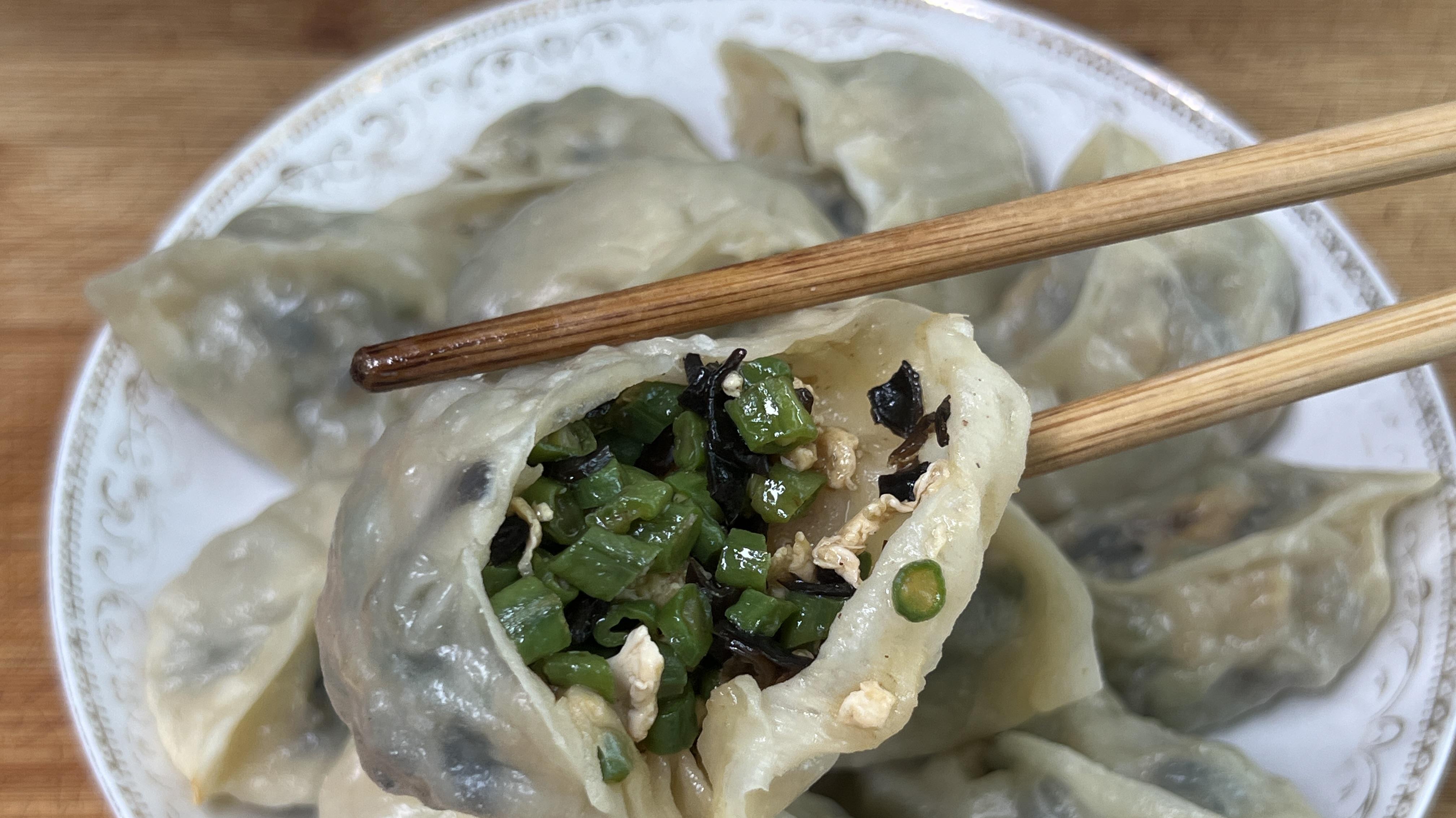 |不用发面，比水饺大，试试蒸着吃，皮薄馅大，馅料鲜美，真好吃