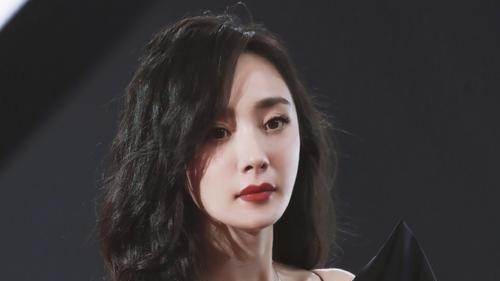 杨幂|张小寒说杨幂绯闻缠身蛮难的！杨幂：感谢黑粉，都是草船借来的箭