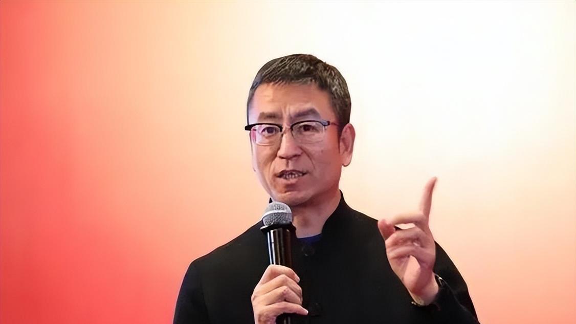 央视一哥白岩松：被疾病折磨暴瘦50斤，睡眠不足4小时，数度想自杀