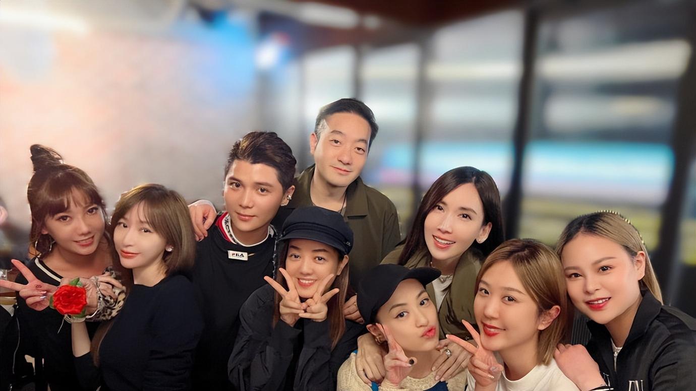 阿娇|梦幻联动！阿娇贾静雯罕见同框，与王心凌陈若仪等小聚全是美女