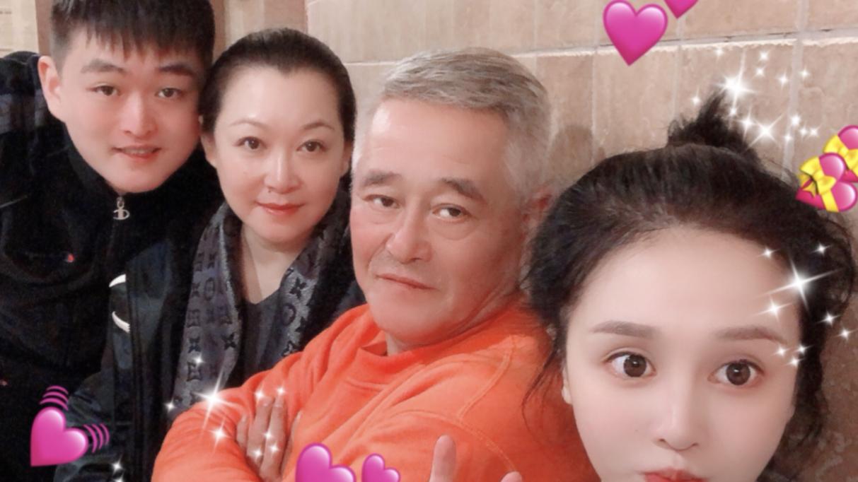 赵本山|球球公开婚宴细节：3桌未坐满、赵本山狂吃不悲伤，丈夫被嘲太娘