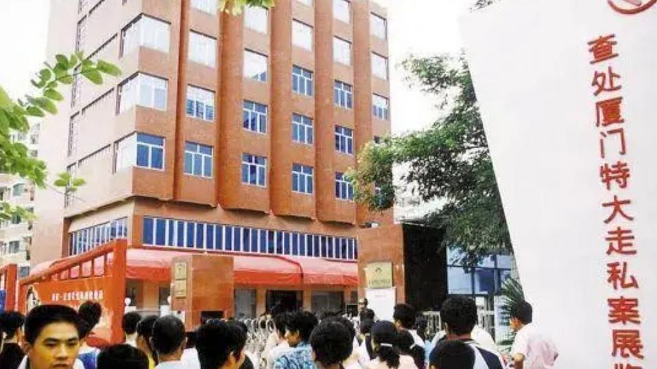 |她是红楼“王牌公关”，身不由己却屡战屡胜，石榴裙下者不知凡几