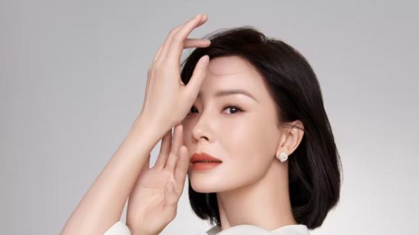 陈数|陈数晒46岁庆生照，桌上摆断舍离，对老公用敬称，被质疑是隐离族