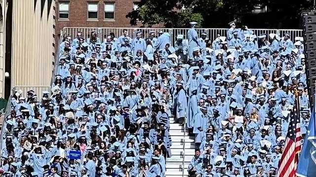 李咏|李咏妻子发文深夜发布喜讯，网友：恭喜