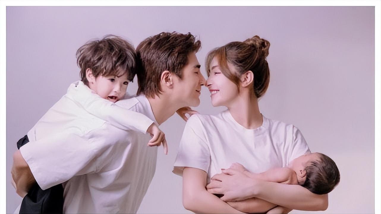 麦迪娜·买买提|麦迪娜晒全家福，小女儿小脸圆嘟嘟，儿子继承姜潮大长腿基因