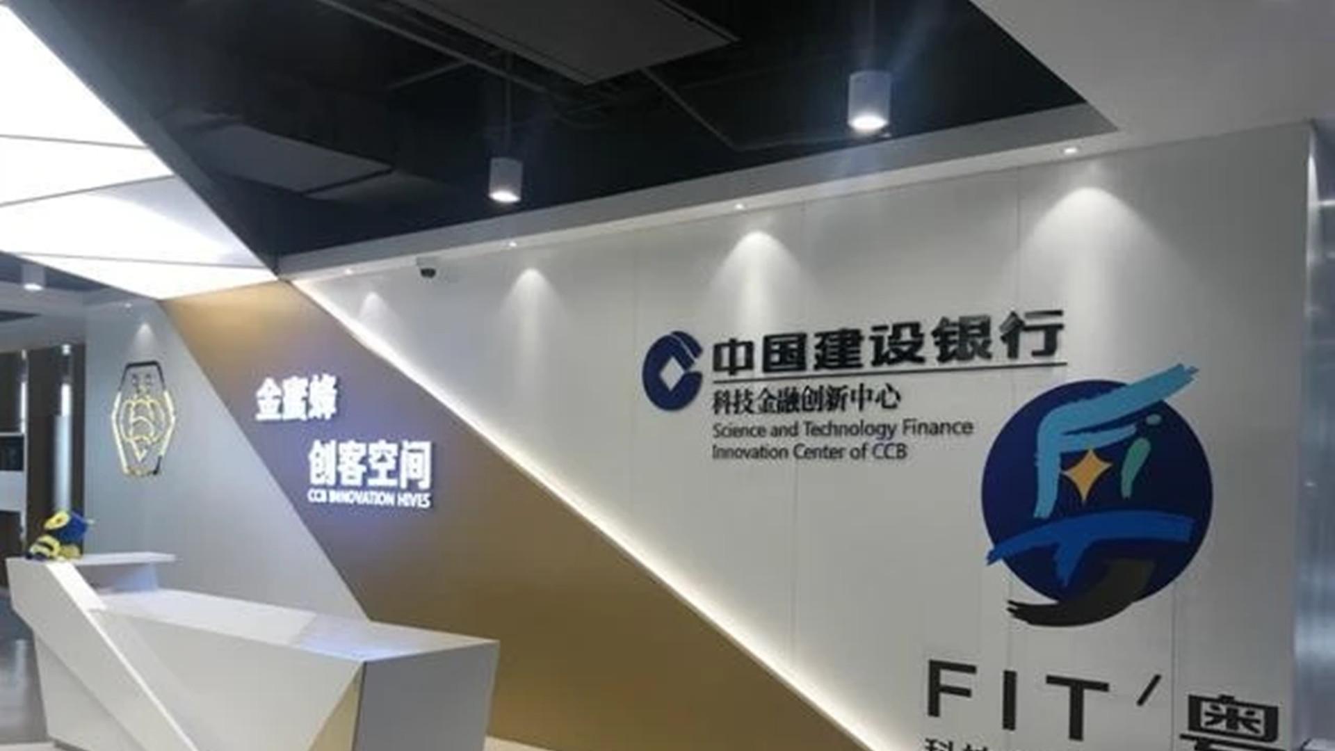 2019年 帮女儿还清几十万贷款后母亲拿出领养证：你不是我亲生的！