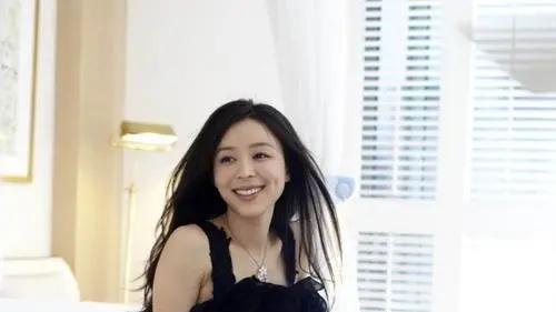 导演收割机张静初，手段过人，张静初的复兴之路