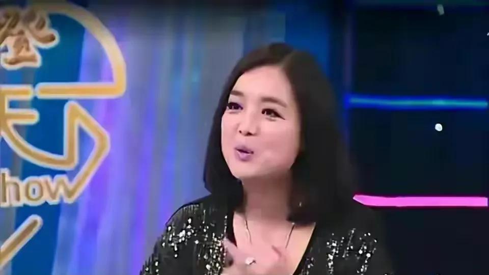 白雪|白雪：离婚那天抱着儿子哭，再嫁小8岁丈夫，姐弟恋也能幸福浪漫