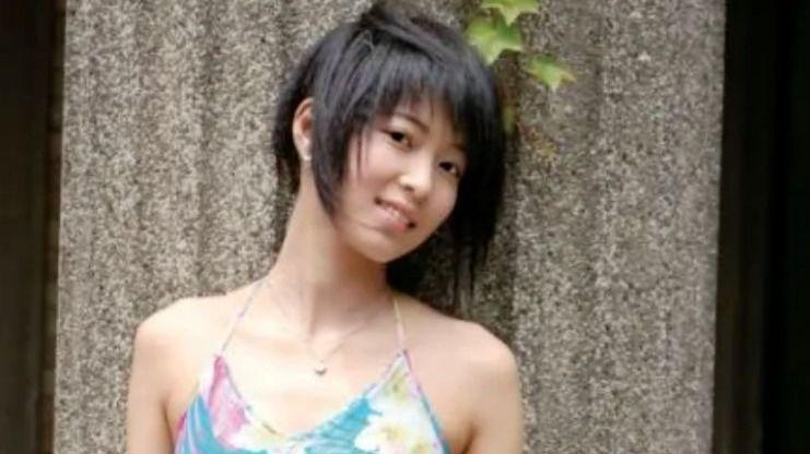 主持人变主播，风光出嫁又很快离婚，独自抚养儿子依旧事业有成