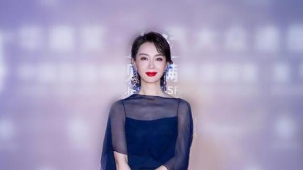 当46岁陈数撞上63岁钟楚红，才知“科技脸”和自然老的差距有多大！