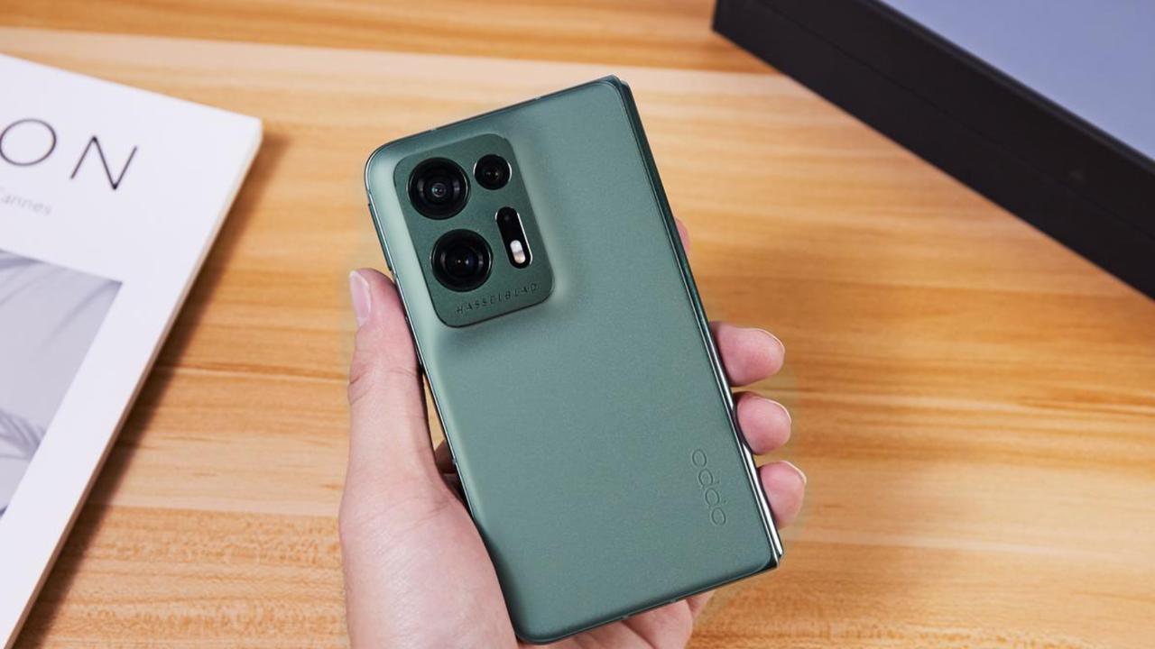 折叠屏|现在各个手机厂商在折叠屏这个品类都做得挺不错的