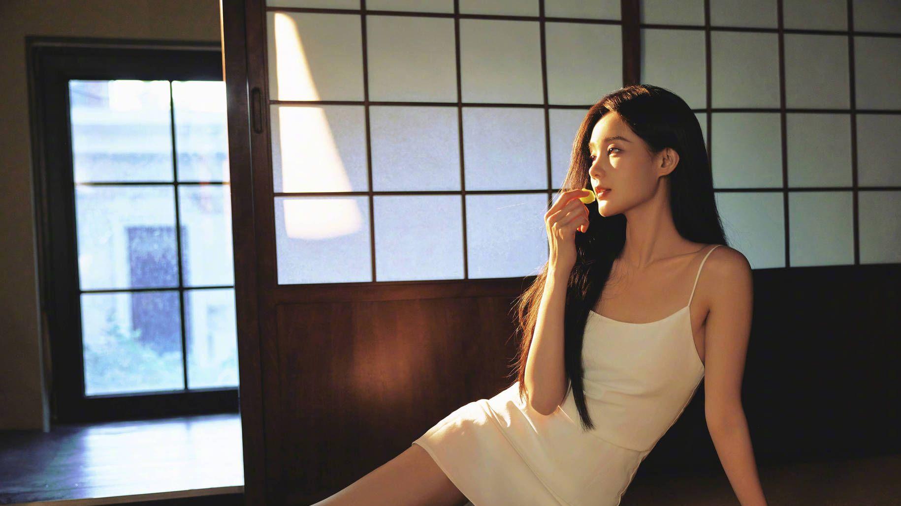 李一桐青提茉莉造型 大露美腿妖娆妩媚