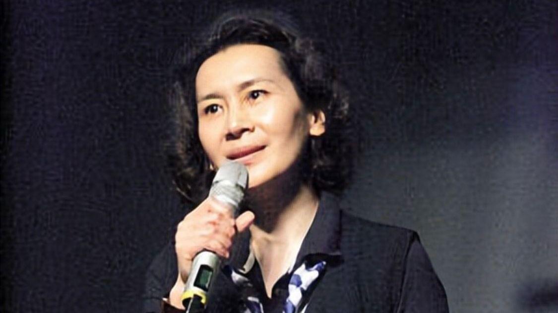 肖雄 看到65岁肖雄的穿搭，我悟了：不穿老年装、不烫奶奶头，优雅到老