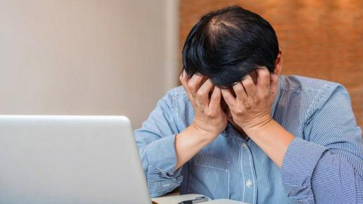 45岁失业后在家受尽妻子冷眼，这个年纪真的很难再找工作么？创业又怕失败负债累累！