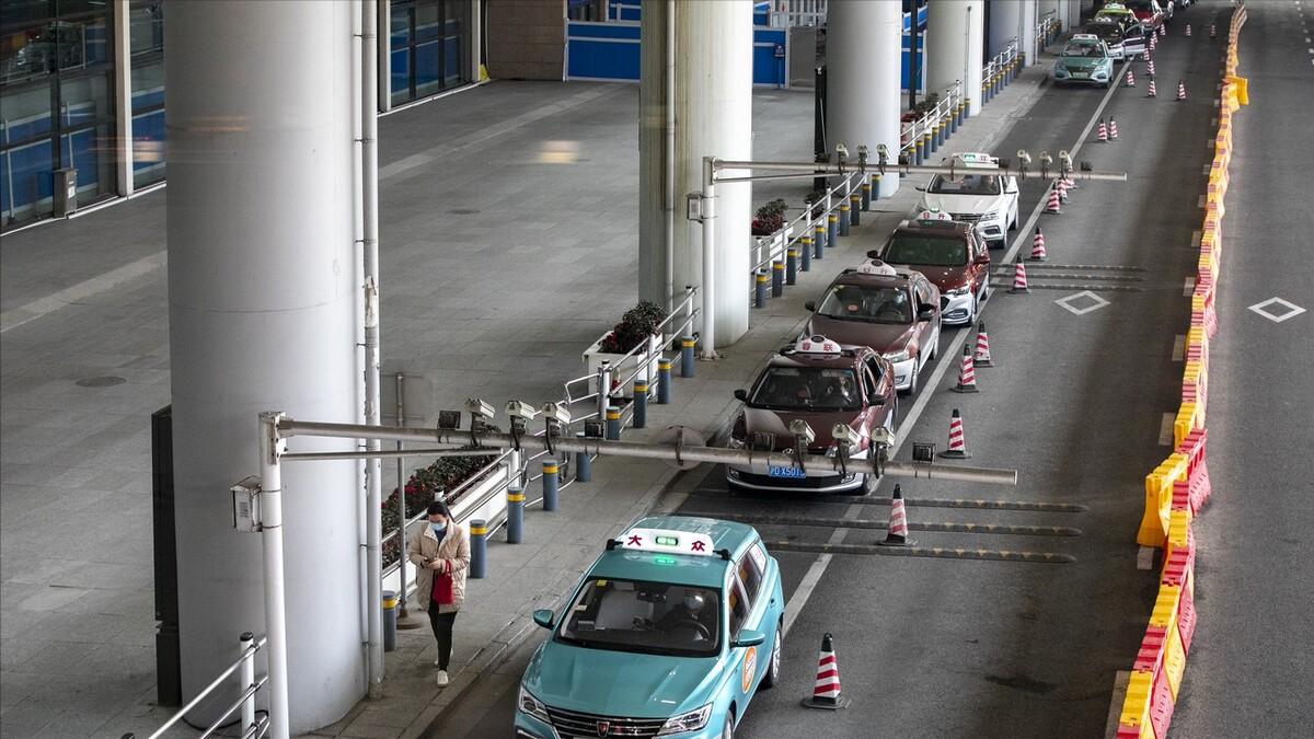 出租车没落应该由谁来背锅？网约车和“黑车”肆虐是真正原因么？