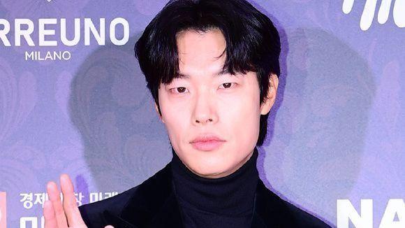 柳俊烈分手后再次升咖获影帝！生图一言难尽，郑秀晶变老脸很僵