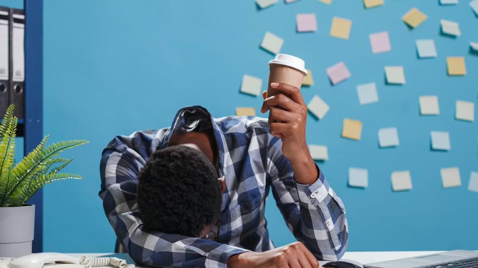 比亚迪秦PLUS DM-i|重读《职场动物进化手册》，回顾20年社会职场的艰难