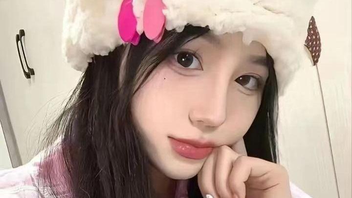 眉笔 御妍苑：眉笔比较方便，但是容易把眉毛画得太重，眉粉则比较柔和