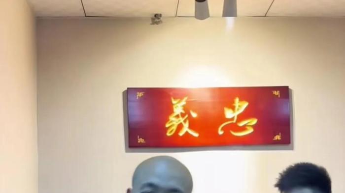 张嘉倪|功夫明星武僧一龙被打头破血流，警告不许用少林名义参加一切活动