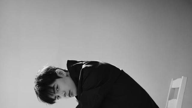 肖战|肖战《时尚先生》发行，观众太过热情，导致系统卡崩