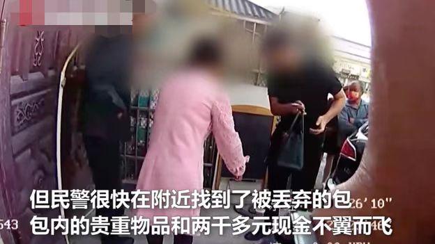 江苏扬州，两男子砸车窗盗价值24万物品，因不识货只拿走2000现金