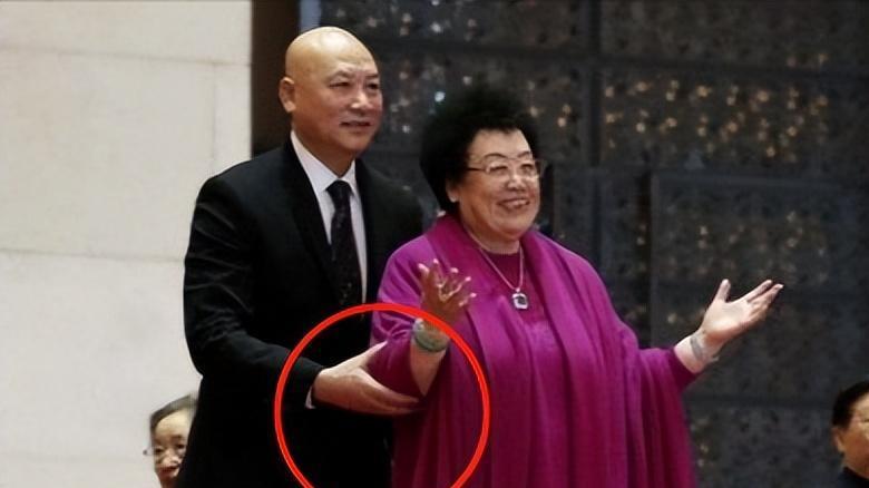 迟重瑞|“唐僧”迟重瑞终究为“傍富婆”付出了代价