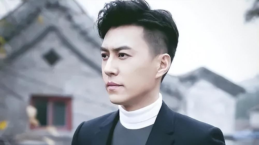 2023年才过一半，46岁的靳东就以这样的方式，败光了路人缘