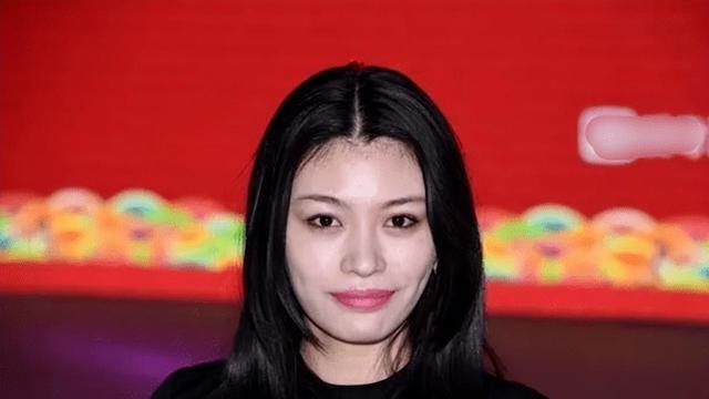 汪峰|汪峰前妻双手发抖表情极度痛苦，吸毒被抓后精神出问题了？