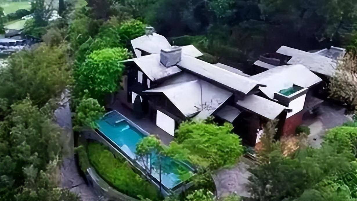 梁洛施与李泽楷复合！梁洛施晒豪宅健身照，定位是香港金融大厦