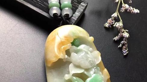 聊一聊三彩翡翠