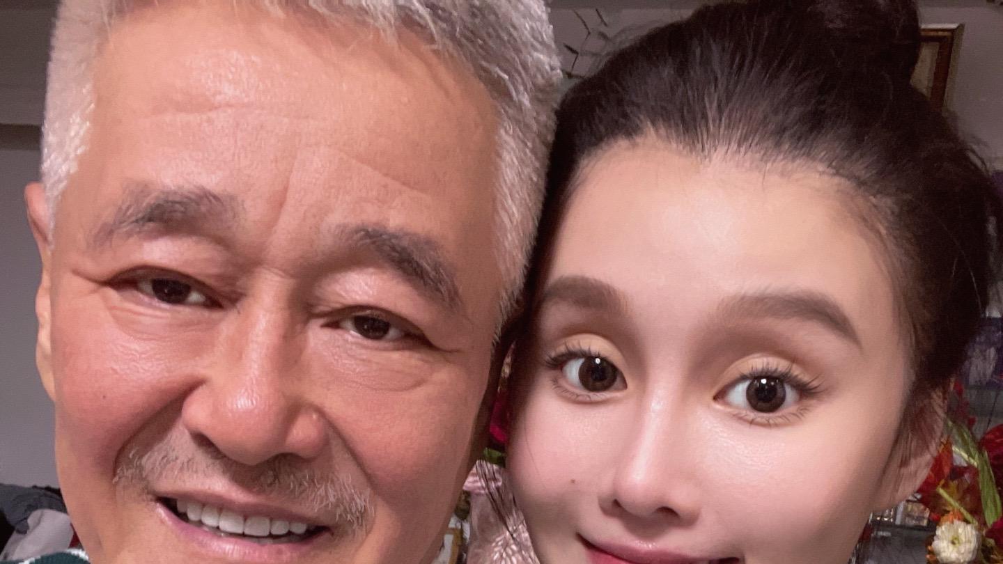 马丽娟|赵本山新年全家福曝光：爱妻马丽娟减肥30斤后显骨感