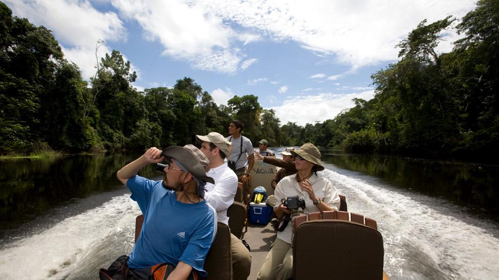 电子竞技|人满为患的出国大厅，越来越闲的各大港口，当前经济情况有点微妙