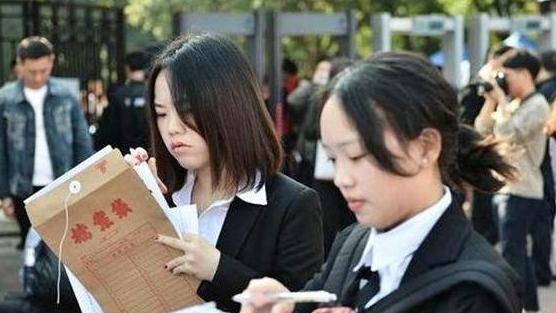 中超|2023年“铁饭碗”排名刷新，公务员未进前五，榜首可比拟高岭之花