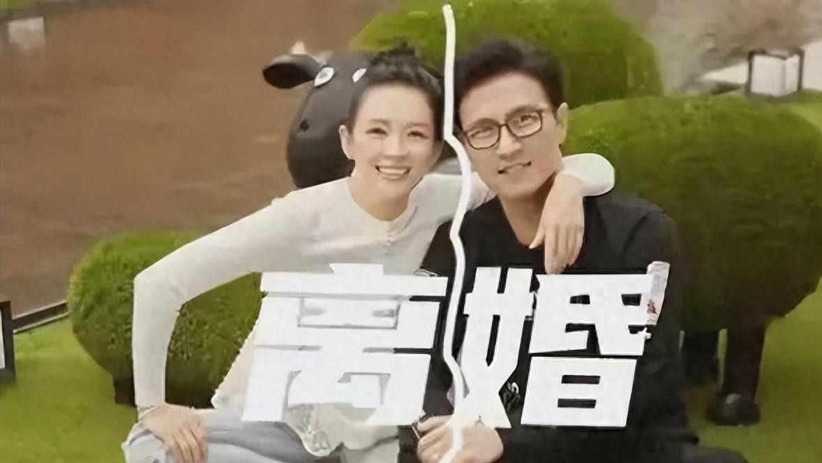 周一围还没亲，章子怡就张开嘴、伸直腿，难怪网友提醒朱丹要小心了！