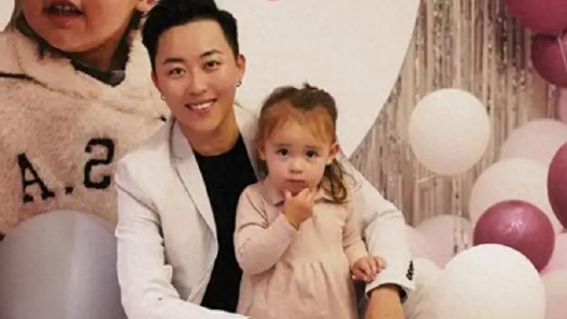 29岁单身女总裁花重金买精生下五国混血的女儿，如今的生活怎样了