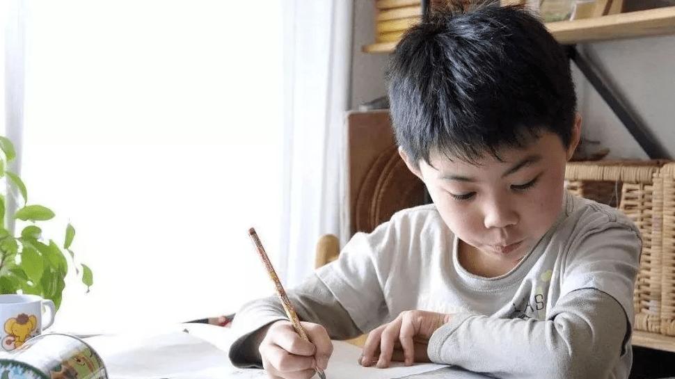 |班里前十名的孩子，通常背后都有一个这样的妈妈，你在其中吗？